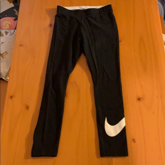 Nike Capris Leggings - Picture 2 of 4